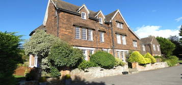 Flat to rent in 7 Woodberry House, Burton Park Road, Petworth, West Sussex GU28