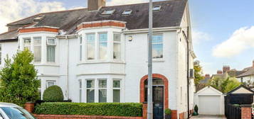 5 bedroom semi-detached house for sale