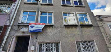 "EYYUHUM SOKAK'TA " 2+1 90 M2 *KOMBİLİ - BALKONLU - YENİLENMİŞ *