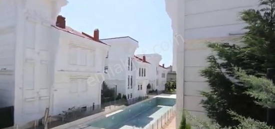 Buyukcekmece Kiralik 5+2 Site inde Tasarm Villa