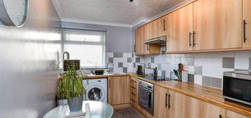 1 bedroom ground floor flat for sale