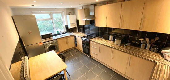 Terraced house to rent in Abbotsbury Close, London E15