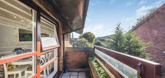 Flat for sale in Elminghton Road, Camberwell, London SE5