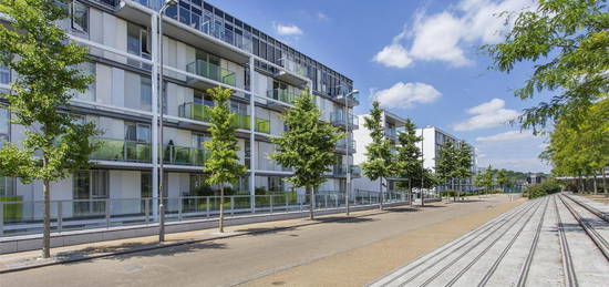 Flat to rent in Hudson Apartments, New River Village, Hornsey N8