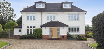 5 bed detached house for sale