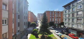 Piso en calle Ana María, Pumarín, Gijón