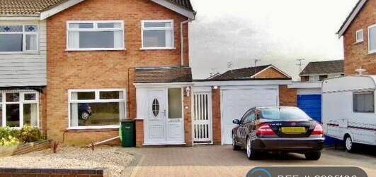 3 bedroom semi-detached house