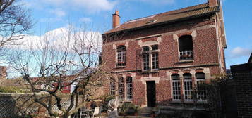 Maison d'ingénieur avec jardin et dépendances