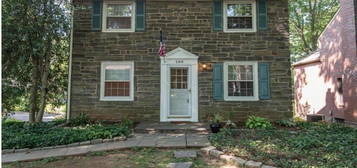 266 Henley Rd, Wynnewood, PA 19096