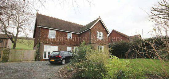 5 bedroom detached house