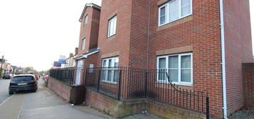 Flat to rent in Bellhouse Road, Sheffield S5