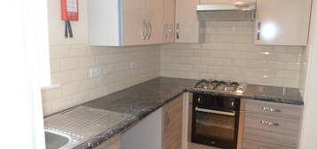 Flat to rent in Beech Grove, Bingley BD16