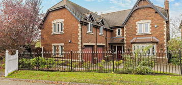 5 bedroom detached house for sale