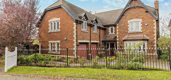 5 bedroom detached house for sale