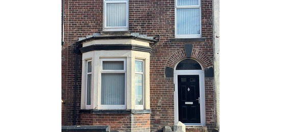 Flat to rent in Stoneleigh Street, Oldham OL1