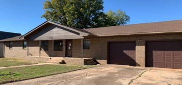 408 S  Cordell Ave, Cordell, OK 73632