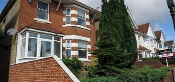 5 bedroom detached house