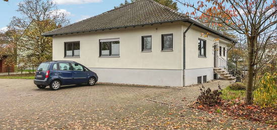 Freistehendes Bungalow in zentraler Lage von Hornbach - aktuell genutzt als Arztpraxis