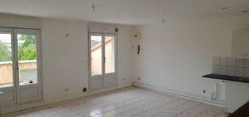 Appartement  à louer, 3 pièces, 2 chambres, 76 m²