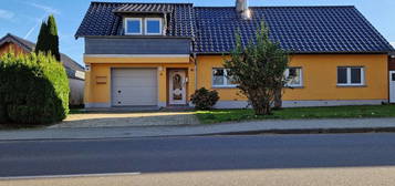 repräsentatives großes Wohnhaus mit Garage und genehmigten Verkaufsräumen in Hürtgenwald Hürtgen