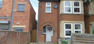 6 bedroom semi-detached house