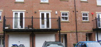 4 bed property to rent