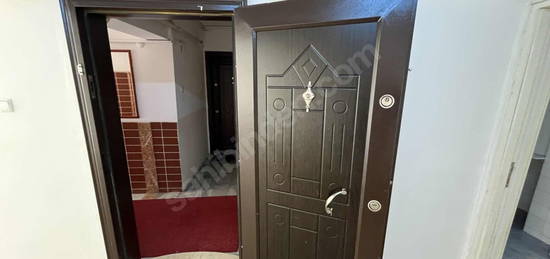 GÖZTEPE KİLİSE SOKAĞI'NDA BAKIMLI MASRAFSIZ 2+1 DAİRE