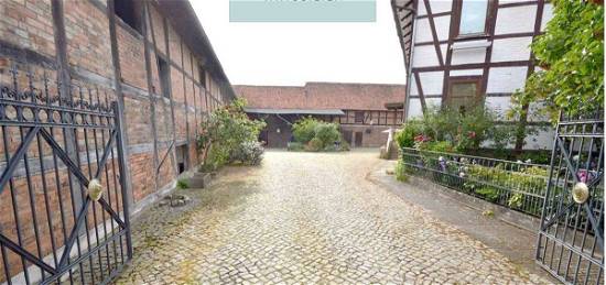 Großer Resthof mit 3-Familienhaus, Scheune und Stallungen in idyllischer Dorflage...
