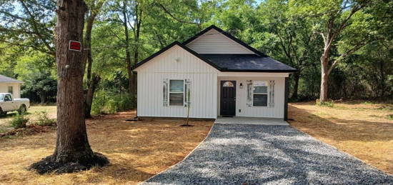 224 Cedar St, Woodruff, SC 29388