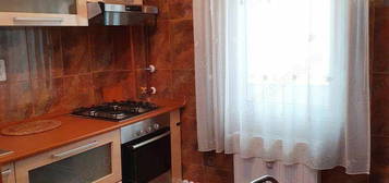 inchiriere apartament cu 2 camere situat in Vitan