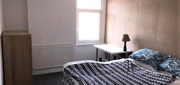 Terraced house to rent in Cornwall Street, Cardiff CF11