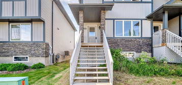 830 McLeod Ave, Spruce Grove, AB T7X 0M7