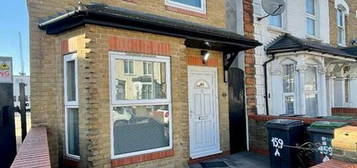 3 bedroom detached house