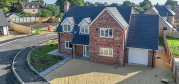 4 bed detached house for sale