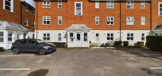 Flat to rent in Whinchat, Aylesbury, Buckinghamshire HP19