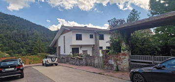 Chalet en calle Del Vallespir en Ripoll