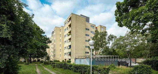 1-Zimmer Wohnung mit Balkon & Aufzug in Berlin-Staaken für Heimwerker