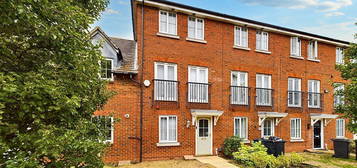 4 bed town house for sale