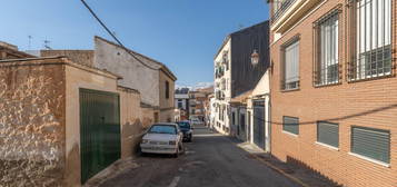 Chalet adosado en venta en calle Sevilla