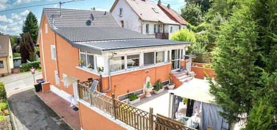 Stilvolles Einfamilienhaus mit kleiner ELW und großer Terrasse in Wellesweiler