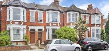 Flat to rent in Squires Lane, Finchley N3