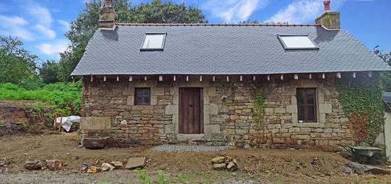 Morbihan- A Proximité Du Village De Le Saint, Maison En Pierre De 2 Chambres à Rénover Avec Beaucoup De Charme.