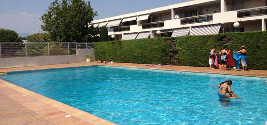 Studio meublé à l'année 25.67 m2 piscine tennis gardien