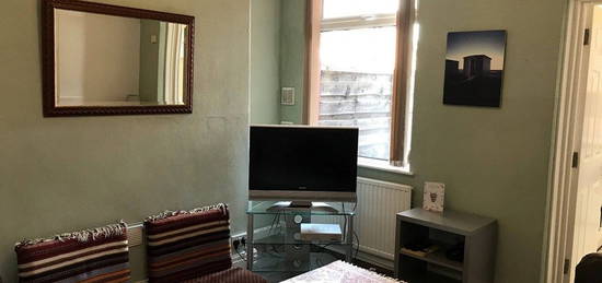 4 bed terraced house to rent