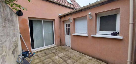 Petite Maison avec terrasse à Louer