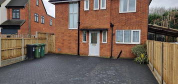 3 bed detached house to rent