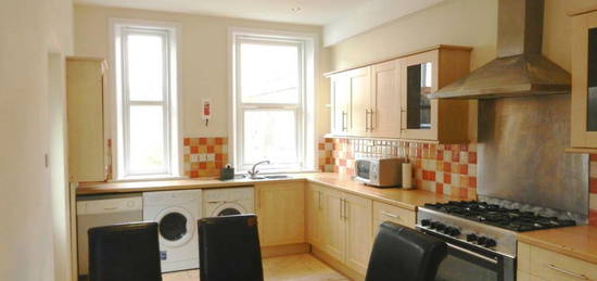 5 bedroom terraced house