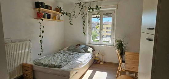 Schöne helle 1-Zimmer-Wohnung - Ideal für Studenten (teilmöbliert)