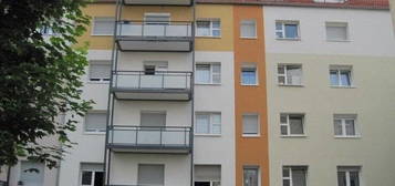 Renovierte 2 Zimmer-Wohnung mit Balkon und Einbauküche!