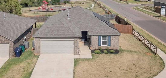 9900 Jack Rabbit Rd, Yukon, OK 73099